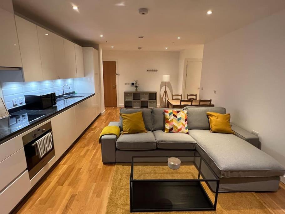Modern 2 Bed - Olympic Park Stratford Apartman London Kültér fotó